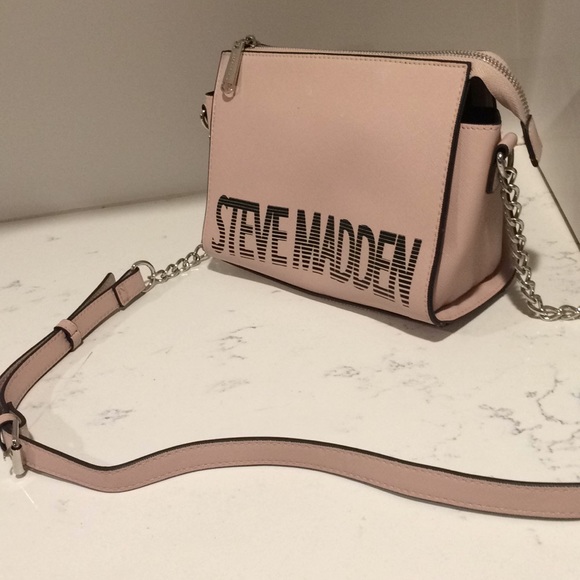 Steve Madden Handbags - Pink Steve Madden cross-body purse